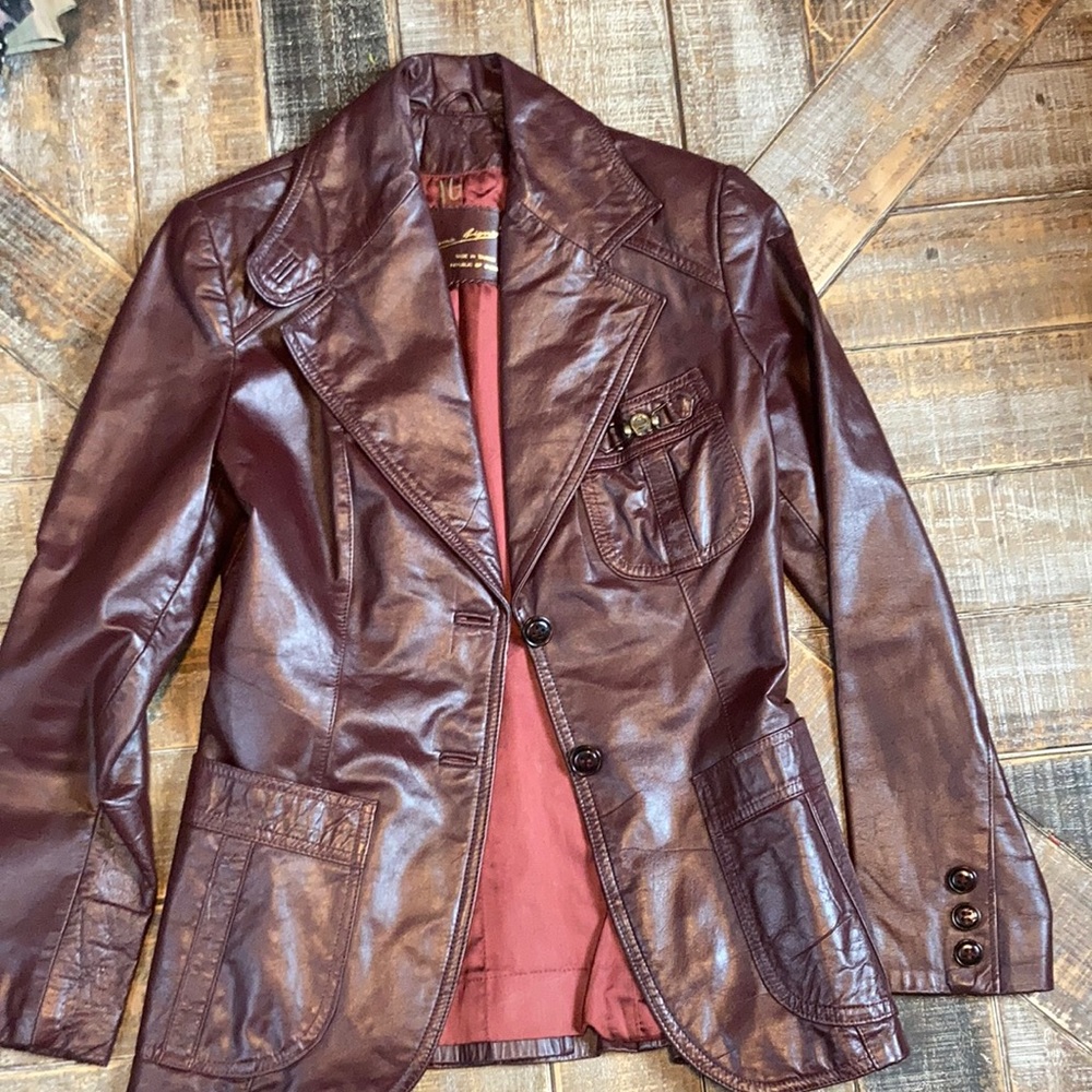 Etienne Aigner vintage leather blazer. Size 10. - Picture 1 of 3